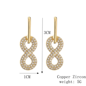 Detail view of 3CM gold-plated infinity heart earrings with copper zircon dimensions