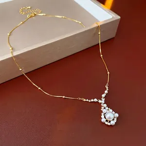 Elegant Real Gold Plated Copper Pendant Necklace With Imitation Artificial Pearl And Zircon French Retro Luxury Clavicle Chain Women