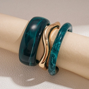 Retro geometric acrylic green marble and gold wavy ring set for a minimalist fashion look