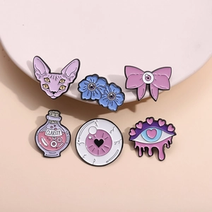 Spilla in Smalto di Lega di Zinco Gotica Alieno Occhio Fiore Blu Fiocco Rosa Gatto Sfinge Pozione Gioielli Unisex