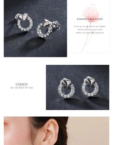 Détail de boucles d'oreilles cœur en argent S925 avec anneau serti de cristaux