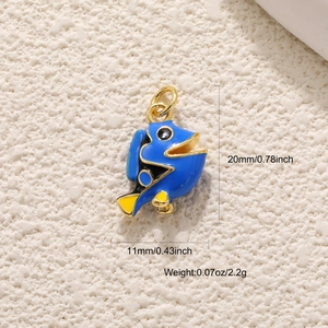 Detailed view of blue fish pendant with dimensions of 20mm and weight of 2.2g