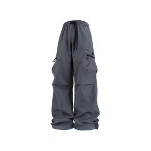 Pantalones cargo gris oscuro de estilo americano con bolsillos y cordón ajustable abajo