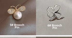 Détail d'une broche abeille avec perles et zircons à côté d'une épingle trèfle argentée