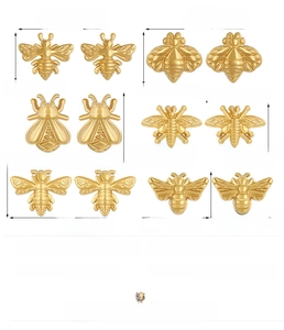 Size chart showing dimensions and weight for six pairs of gold stainless steel bee earrings
