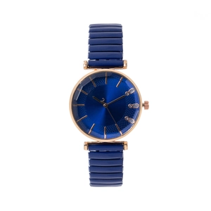 Orologio al quarzo da donna con quadrante blu e cinturino elastico su sfondo bianco