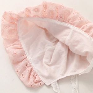 Chapeau de soleil rose pour bébé avec broderie fraise et doublure en coton respirant