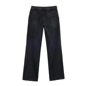 Jean femme taille haute à jambe large en denim noir délavé vue à plat professionnelle