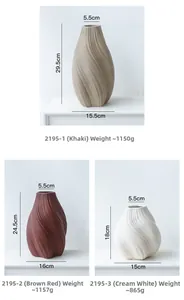 Vue détaillée de vases en céramique nervurés en trois tailles avec dimensions et spirale