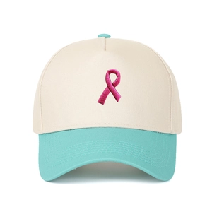 Kontrastreiche 5-Panel Baseballkappe mit rosa Schleifen-Stickerei und grünem Schirm