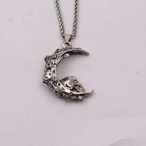 Collier Pendentif Lune Croissant Crâne Gothique Rétro Punk Hip Hop Alliage Acier Inoxydable Bijoux Unisexe