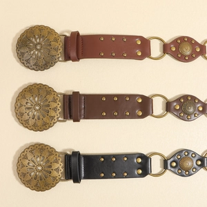 Détails de ceintures en cuir de style vintage avec rivets métalliques en noir et brun