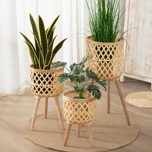 Hand-Woven Rattan Plant Stand With Wooden Legs Nordic Style Floor Woven Flower Basket Natural Wood Color Planter Holder For Indoor Living Room