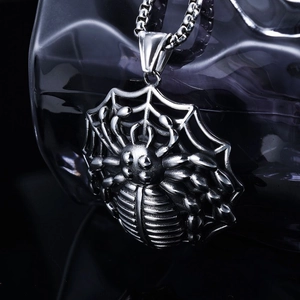 Gothic spider pendant necklace in vintage silver finish made of stainless steel