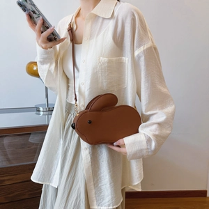 Sac bandoulière minimaliste en cuir en forme de lapin marron avec fine bandoulière réglable