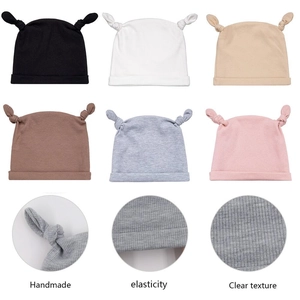 Bonnets en tricot pour bébé avec bois de renne en six couleurs et texture élastique