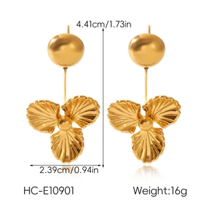 Détail de boucles d'oreilles pendantes en acier doré avec dimensions et poids de 16g