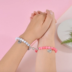 Magnetische Perlenarmbänder für Mutter und Tochter mit Herzanhängern aus Edelstahl