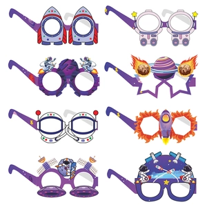 Lunettes en papier thème espace pour fête d'enfants avec fusée et motifs astronautes