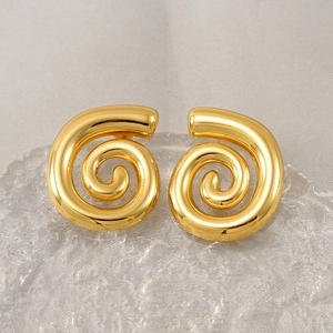 Boucles d'oreilles spirales modernes en acier plaqué or avec finition polie et torsadée