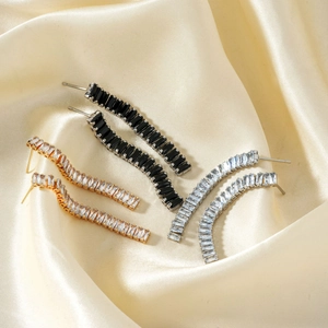 Elegant Geometric Copper Zirconia Tassel Drop Earrings For Women Fashion Jewelry Long Curved Stud Earrings Party Accessory