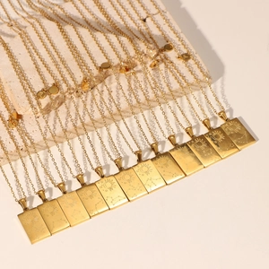 Lot de 12 colliers zodiacaux en acier inoxydable doré avec pendentifs carrés sur pierre