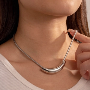 Minimalist Stainless Steel Curved Tube Pendant Snake Chain Necklace Fashionable Jewelry For Women Daily Wear Silver Tone