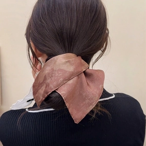 Retro marble texture silk scrunchie with bowknot design on hair, vintage brown style