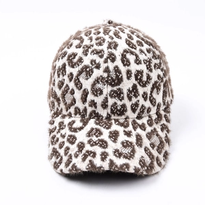 Casquette de baseball léopard en peluche douce pour femme idéale pour l'hiver