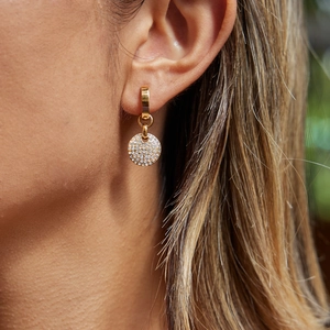 Orecchini a cerchio placcati oro 18K con ciondolo rotondo impreziosito da strass bianchi