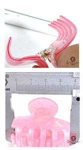 Dettaglio molletta per capelli rosa perlato da 4 cm con vista laterale e misura del calibro