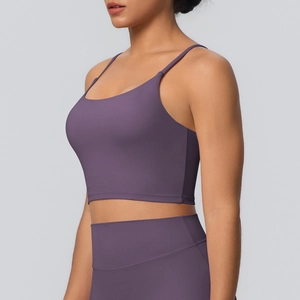 Détail du soutien-gorge de sport violet Morandi et legging taille haute extensible