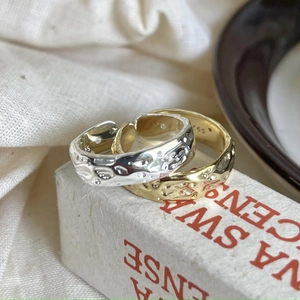 Close-up of S925 sterling silver open rings with hammered texture in gold and silver finish