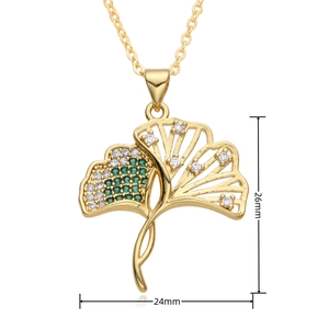 Detailansicht des Gold-Ginkgoblatt-Anhängers mit Zirkonia, Größe 26mm x 24mm, elegant