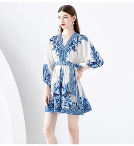 Detail of bohemian mini dress with blue floral print, V-neckline and lantern sleeves
