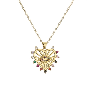 Collana con ciondolo a cuore dorato e occhio di bue in zirconi colorati su bianco