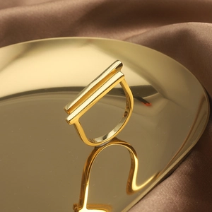 Macro detail of geometric S925 sterling silver parallel T-ring with 18k gold plating