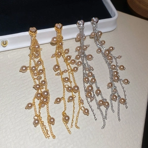 Orecchini a nappa oro e argento con zircone a cuore e perle color champagne
