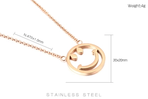 Dimensions détaillées du collier pendentif sourire en acier inoxydable doré rose