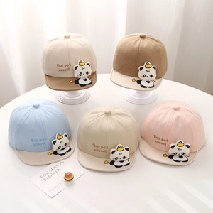 Casquettes bébé avec panda mignon en beige, bleu et rose pour la protection solaire