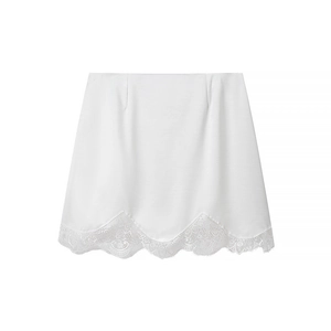 Mini-jupe moulante blanche minimaliste avec dentelle délicate et silhouette épurée