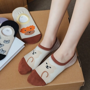 Women's cute cartoon bear and cat jacquard low-cut invisible socks with non-slip silicone