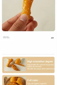 Dettaglio macro di un modello realistico di anello di calamaro fritto in PVC dorato