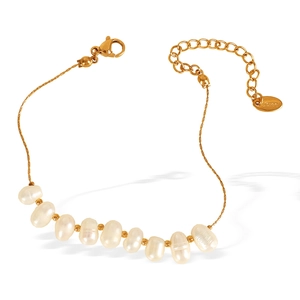 Bracelet en acier inoxydable doré 18 carats avec perles d'eau douce et fermoir mousqueton