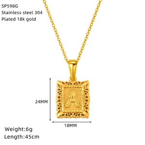 Collier en acier inoxydable plaqué or 18K avec pendentif lettre A ajouré carré