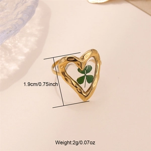 Macro shot of gold heart ring with real green clover and size dimensions 1.9cm