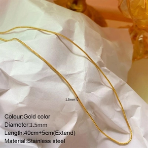 Detailed view of gold stainless steel necklace with 1.5mm diameter and 40+5cm length specs