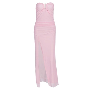Hellrosa trägerloses Abendkleid mit gerafftem Oberteil, Herz-Ausschnitt und hohem Schlitz
