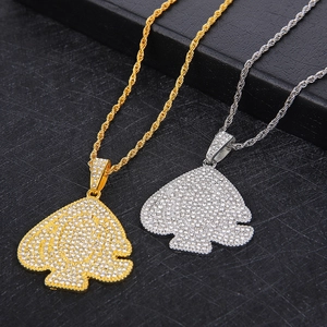 Pendenti a cuore di picche in oro e argento con strass incastonati e catene a corda ritorta