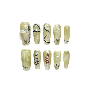 Faux ongles cercueil style chinois avec effet marbre vert et motifs peints à la main